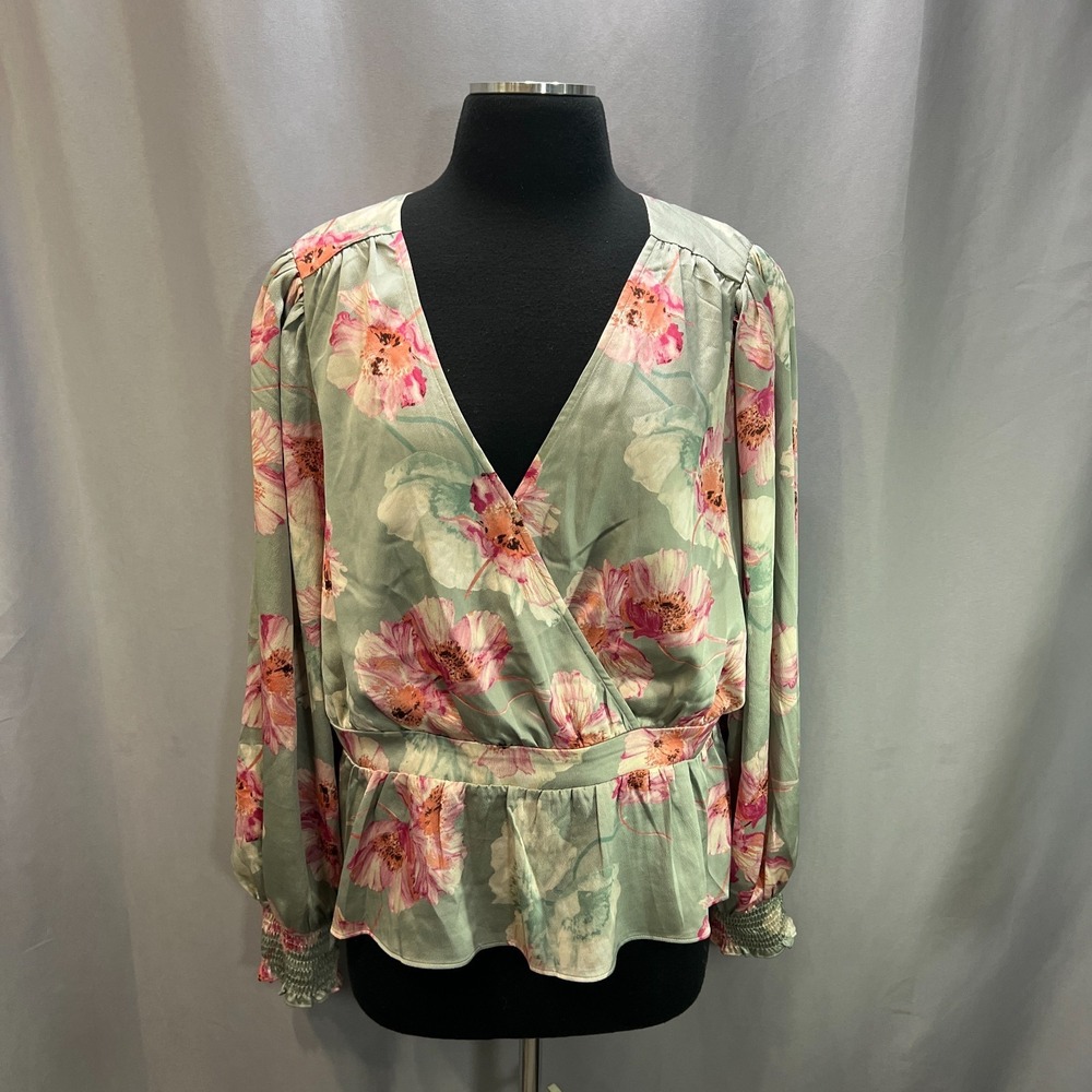 Express Peplum Top‎ Womens XL Green Floral Faux Wrap Front Smocked Cuff V Neck